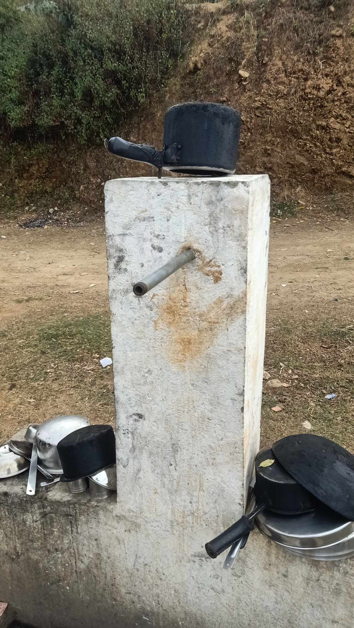 प्रदेश सरकारको बजेटमा रजाईं ,पानी बिनाका धारा  , कामदारले ज्याला पाएनन्
